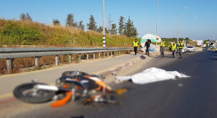 مصرع سائق دراجة نارية بحادث طرق في مركز البلاد